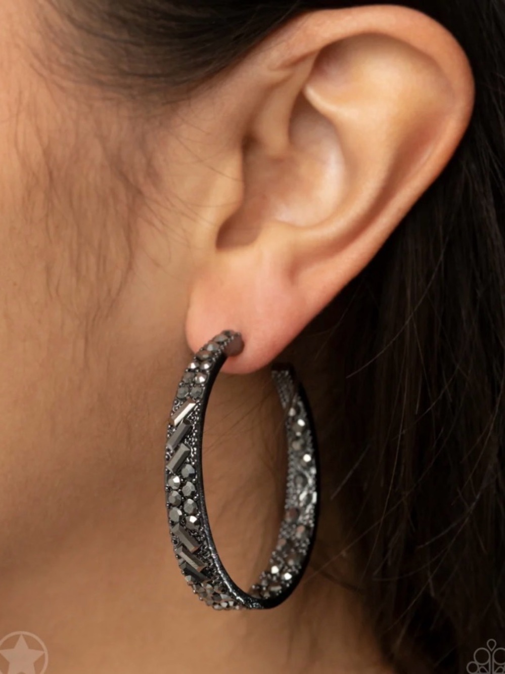 GLITZY By Association - black - Paparazzi earrings